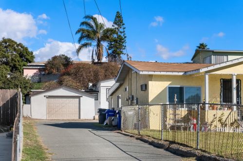 2031 Lanoitan Ave, National City CA  91950-6237 exterior