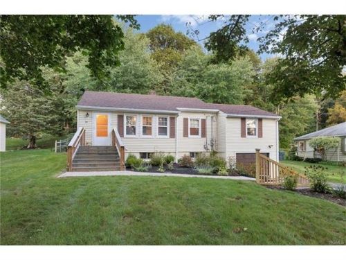 15 Galloway Hts, Warwick, NY 10990-1813