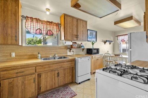 15328 Cranbrook Ave, Lawndale CA  90260-2425 exterior