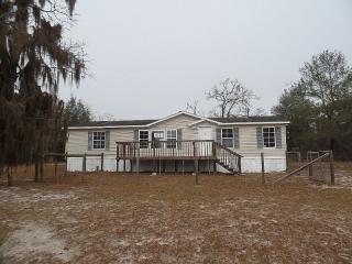 126 Church Lake Dr, Interlachen, FL 32148-6539