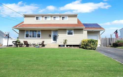 646 Everdell Ave, West Islip, NY 11795-3323