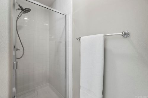 28531 Redwood Canyon Pl, Santa Clarita CA  91390-5723 exterior