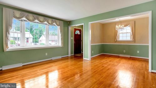 2512 Woodview Dr, Wilmington, DE 19808-2528