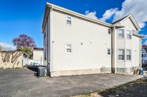 137 21st St, Irvington, NJ 07111-4556