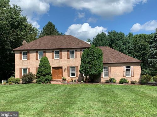 325 Maple Dr, Kennett Sq, PA 19348-1809