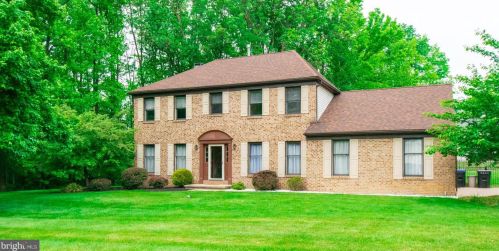 4303 Trophy Dr, Boothwyn, PA 19061-2626