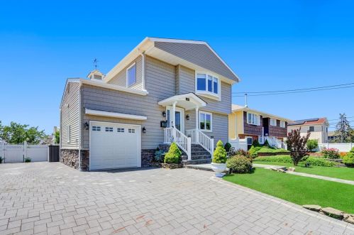 184 Inlet Dr, North Lindenhurst, NY 11757-6812