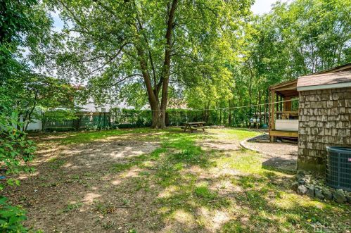 22 Stuart Dr, East Brunswick NJ  08816-3808 exterior