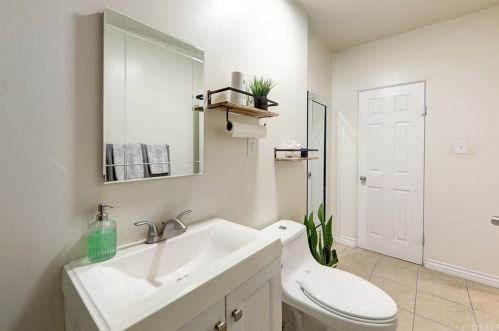 13651 Jetmore Ave, Paramount CA  90723-2314 exterior