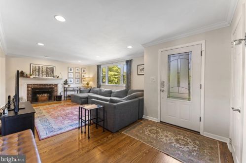 135 Beechwood Rd, Newtown Square, PA 19073-3804