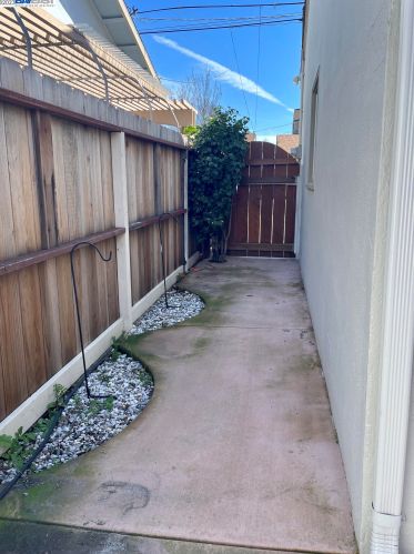 1325 136th Ave, San Leandro CA  94578-2549 exterior