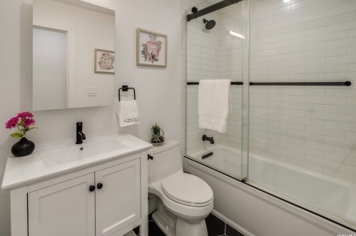 53 Winkle Point Dr, Northport NY  11768-1154 exterior