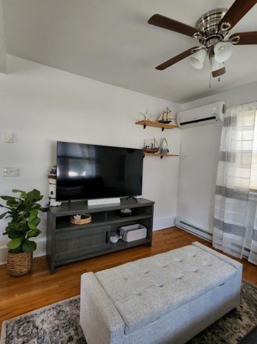 9 Coffey Ave, South Kingstown RI  02882-5105 exterior