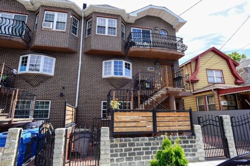 9715 Remington St, Jamaica, NY 11435-4616