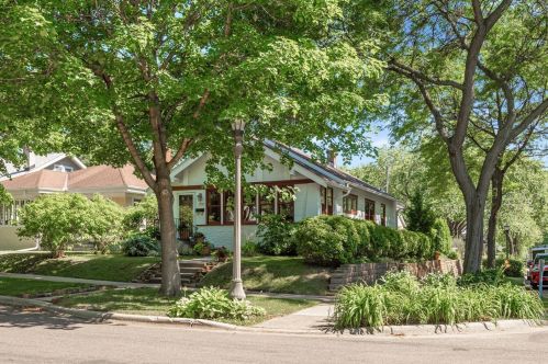 1998 Berkeley Ave, Saint Paul, MN 55105-1632