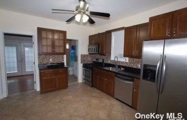 313 12th St, New Hyde Park NY  11040-5564 exterior