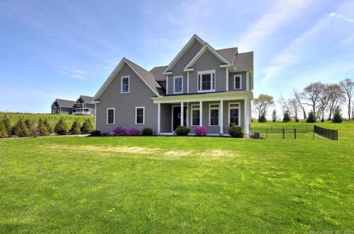 37 Mill Rd, North Branford CT  06471-1019 exterior