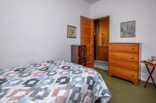 1609 Irving Pl, Milwaukee WI  53202-1416 exterior