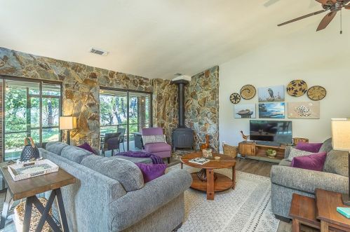 211 Bayshore Dr, Saint George Island FL  32328-3365 exterior