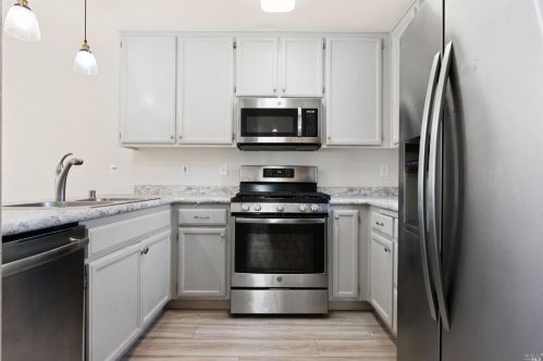 913 Kingwood St, Santa Rosa CA  95401-6509 exterior