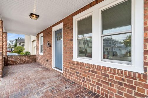 3 Baylis Pl, Lynbrook NY  11563-4203 exterior