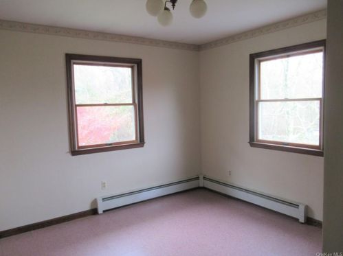 101 Shale Dr, Middletown NY  10940-7121 exterior