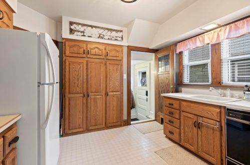 3140 32, Milwaukee WI 53215-4233 exterior