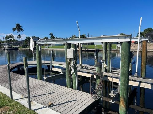 3746 1st Pl, Cape Coral, FL 33904-4803