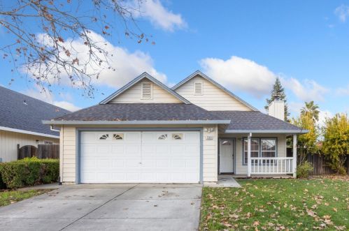 209 White Oak Ln, Winters, CA 95694-2135