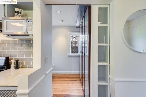 5912 Fremont St, Oakland CA 94608-2217 exterior