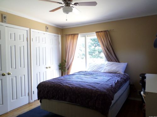 814 Delaware Ave, North Lindenhurst NY  11757-2811 exterior