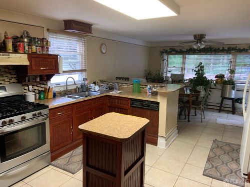 1009 Tompkins Ave, South Plainfield, NJ 07080-2238