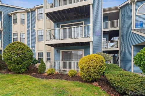 306 Cozzens Ct, East Brunswick NJ  08816-1856 exterior