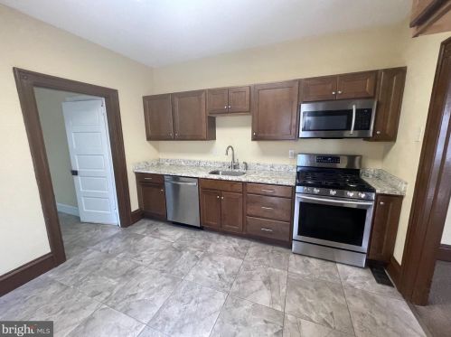 14 Basin St, Norristown PA 19401-4060 exterior