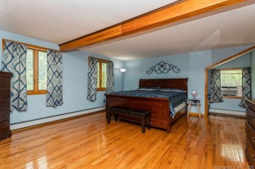 5 Pamela Dr, Wallingford CT  exterior