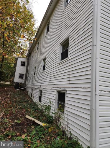 19004 Queen Dr, Triangle VA  22172-2119 exterior