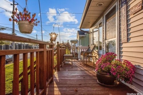 1040 Herzel Blvd, Babylon, NY 11704-4220