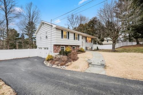 2568 Windmill Ct, Yorktown Hgts, NY 10598-3329