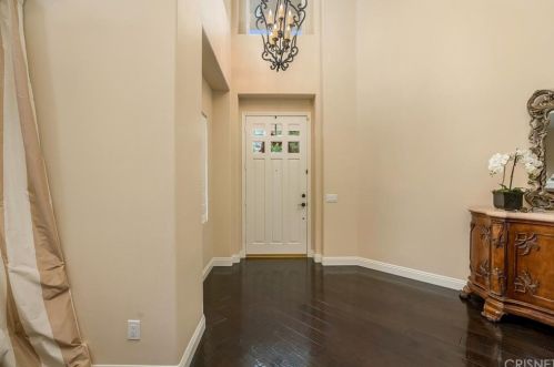 27316 Woodlawn Ct, Santa Clarita, CA 91354-1928