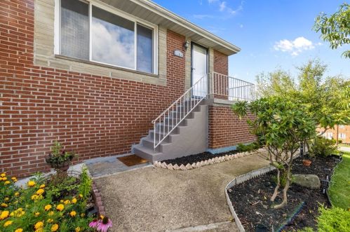 3104 Woodridge Dr, Pittsburgh, PA 15227-1018