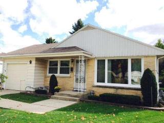 3429 54 St, Milwaukee WI  53219-4425 exterior