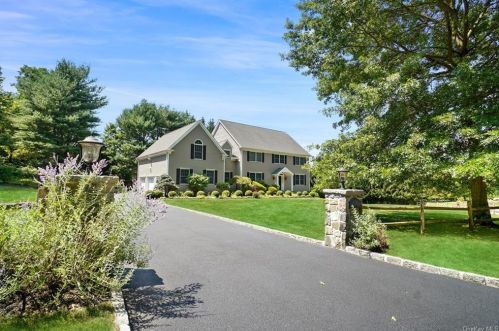 118 Random Farms Dr, Chappaqua, NY 10514-1019