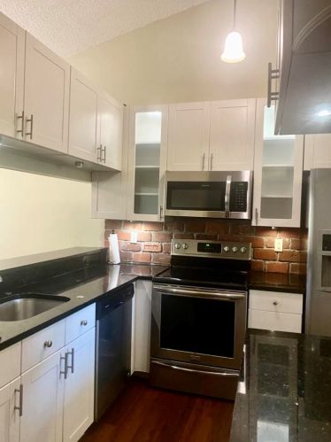 7305 Glenmoor Dr, West Palm Beach, FL 33409-2829