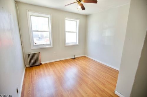 32 Arverne Ter, Irvington NJ 07111-3814 exterior