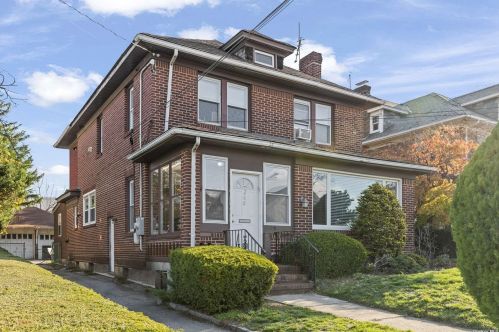 260 Union St, Meadowmere Park, NY 11559-1353