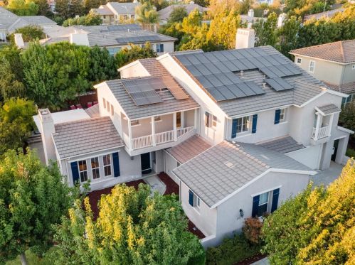 2075 Merlot Dr, Morgan Hill, CA 95037-3883
