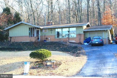 711 Maple St, Ephrata, PA 17522-2128