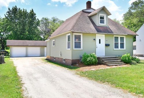 1045 6th St, Faribault, MN 55021-4707