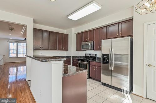 2617 Logan Wood Dr, Herndon VA 20171-4367 exterior