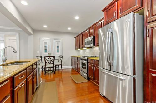 301 Trump Park, Shrub Oak, NY 10588-1211